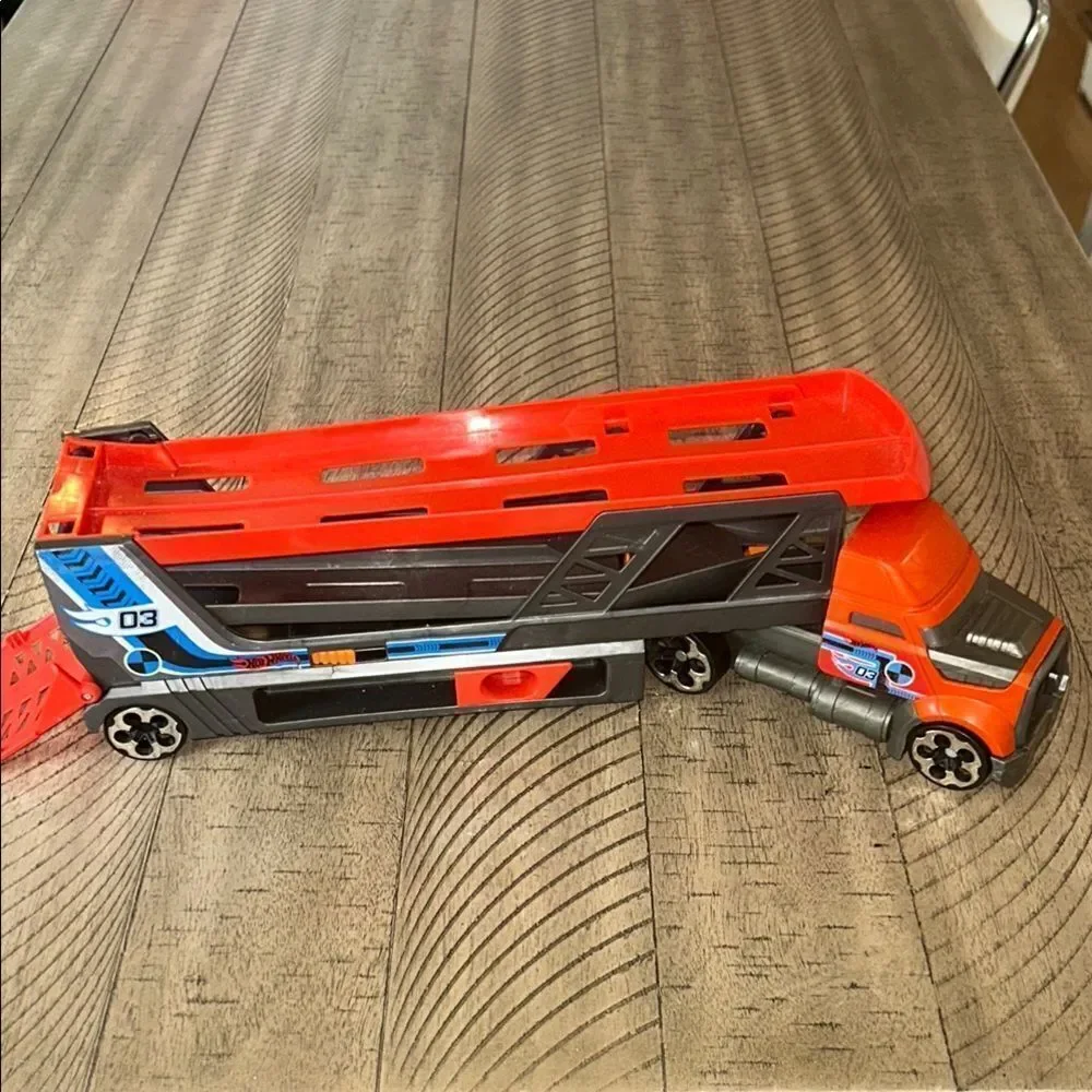 🏎️ Hot🔥Wheels 🛞 🏎️ truck carrier. 2 pieces. Toy Truck 🛻 🛻